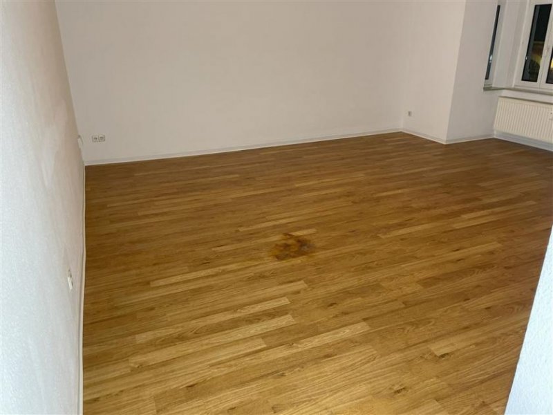 Chemnitz Großzügige 1-Zimmer mit Einbauküche, Dusche und Laminat in zentraler Lage! Wohnung mieten