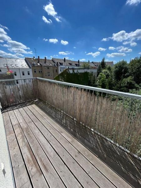 Chemnitz Großzügige 2-Zimmer mit Laminat,
Balkon, EBK und Wannenbad in zentraler Lage Wohnung mieten