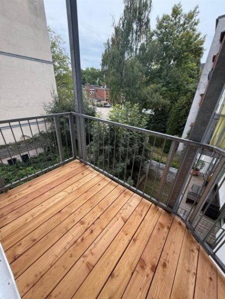 Chemnitz * Großzügige 3-Zimmer mit Laminat, Balkon und Wanne in Zentrumsnähe! * Wohnung mieten
