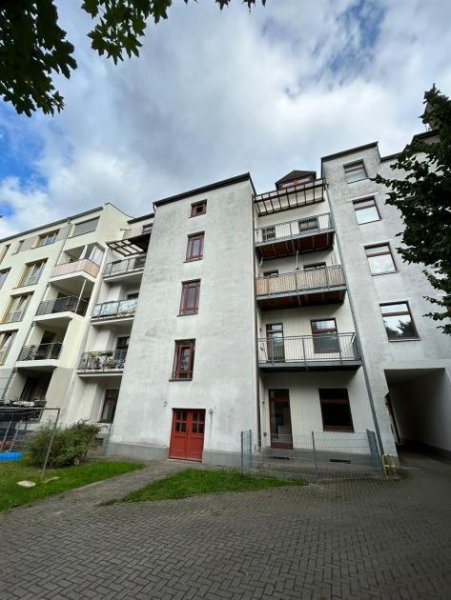 Chemnitz Großzügige 3-Zimmer mit Einbauküche, Balkon, Wannenbad und Laminat in zentraler Lage! SP mgl. Wohnung mieten
