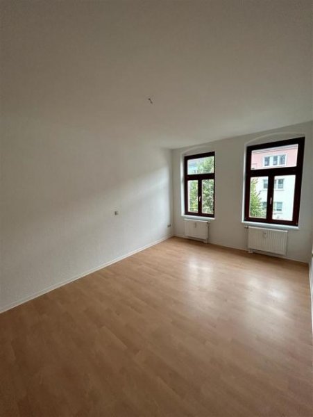 Chemnitz Großzügige 3-Zimmer mit Einbauküche, Balkon, Wannenbad und Laminat in zentraler Lage! SP mgl. Wohnung mieten
