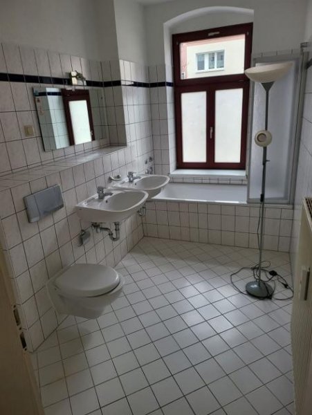 Chemnitz Großzügige 3-Zimmer mit neuer EBK, Balkon, Wannenbad und Laminat in zentraler Lage! SP mgl. Wohnung mieten