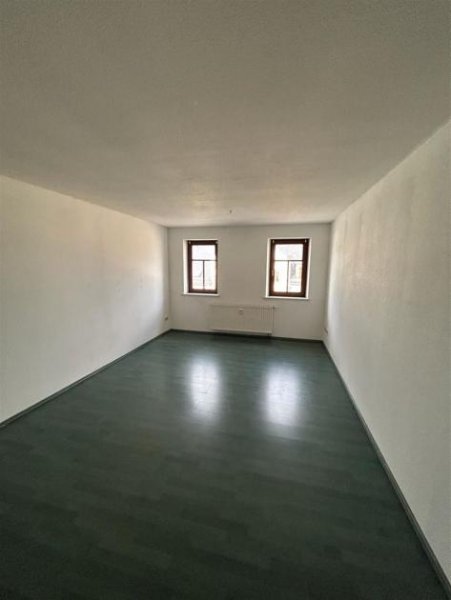 Chemnitz Großzügige DG 2-Zimmer mit Laminat, EBK, Balkon und Wannenbad! Wohnung mieten