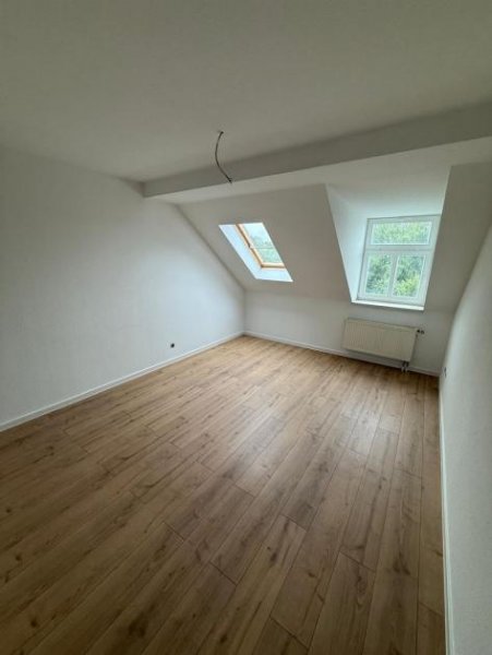 Chemnitz Großzügige DG 2-Zimmer mit Laminat, eigener Dachboden und Wanne in Zentrumsnähe Wohnung mieten