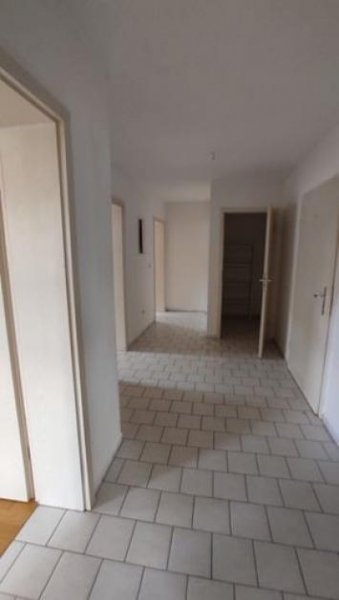 Chemnitz Großzügige DG 3-Zimmer mit Einbauküche, Wannenbad und Parkett in zentraler Lage! Wohnung mieten