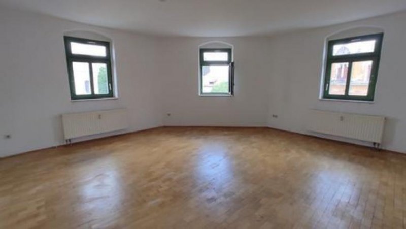 Chemnitz Großzügige DG 3-Zimmer mit Einbauküche, Wannenbad und Parkett in zentraler Lage! Wohnung mieten