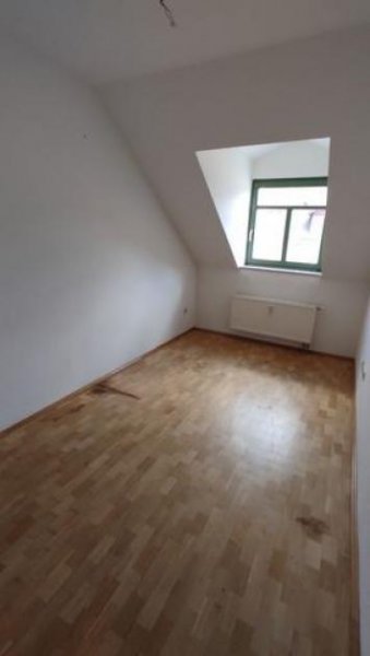 Chemnitz Großzügige DG 3-Zimmer mit Einbauküche, Wannenbad und Parkett in zentraler Lage! Wohnung mieten