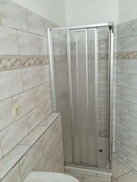 Chemnitz Günstige 3-Zi. mit Aufzug, Einbauküche, Balkon, Wanne, Dusche und Laminat! Wohnung mieten