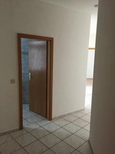 Chemnitz Günstige 3-Zi. mit Aufzug, Einbauküche, Balkon, Wanne, Dusche und Laminat! Wohnung mieten