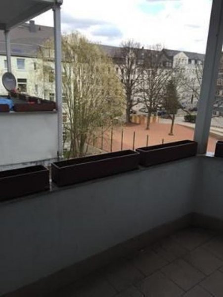 Chemnitz Günstige 3-Zi. mit Aufzug, Einbauküche, Balkon, Wanne, Dusche und Laminat! Wohnung mieten