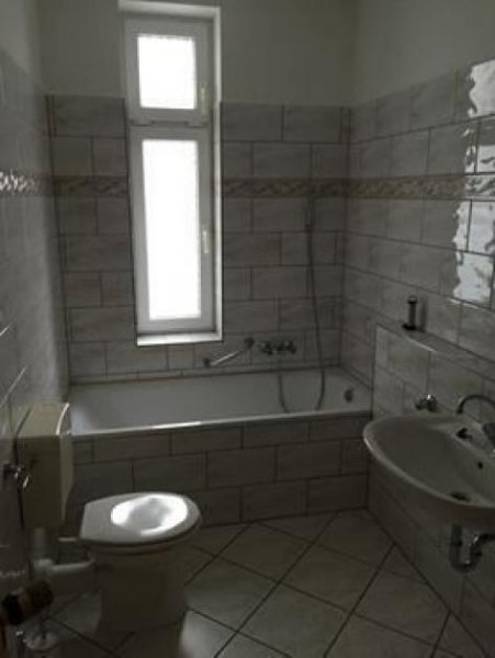 Chemnitz Günstige 3-Zi. mit Aufzug, Einbauküche, Balkon, Wanne, Dusche und Laminat! Wohnung mieten