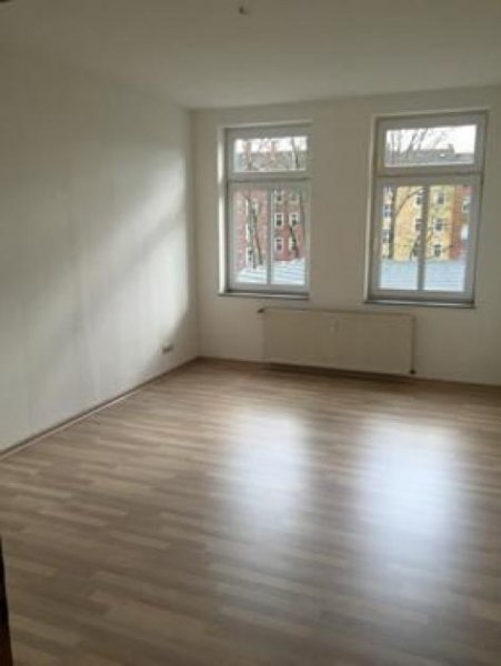 Chemnitz Günstige 3-Zi. mit Aufzug, Einbauküche, Balkon, Wanne, Dusche und Laminat! Wohnung mieten