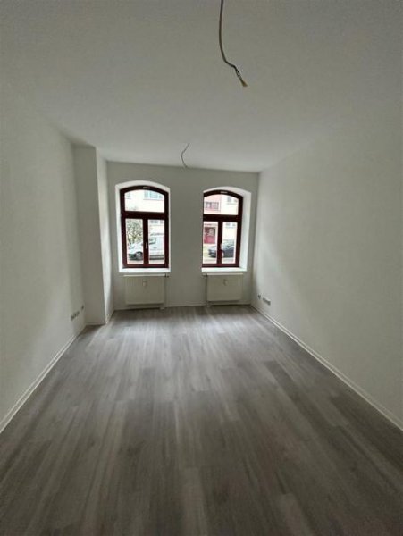 Chemnitz Günstige 3-Zimmer mit Einbauküche, Terrasse, Dusche und Laminat in zentraler Lage! SP mgl. Wohnung mieten