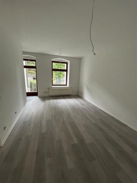 Chemnitz Günstige 3-Zimmer mit Einbauküche, Terrasse, Dusche und Laminat in zentraler Lage! SP mgl. Wohnung mieten