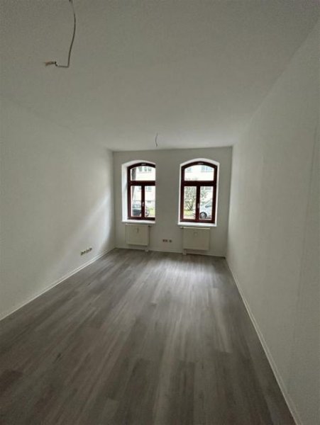 Chemnitz Günstige 3-Zimmer mit Einbauküche, Terrasse, Dusche und Laminat in zentraler Lage! SP mgl. Wohnung mieten