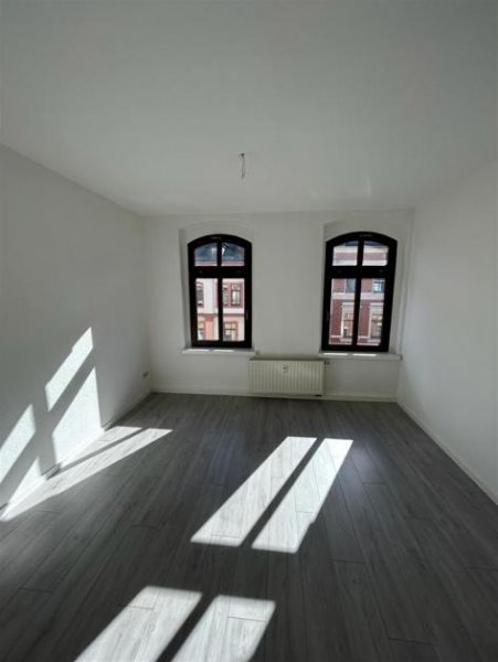 Chemnitz Helle 2-Zimmer mit EBK, neuem Laminat und Dusche in zentraler Lage! Wohnung mieten