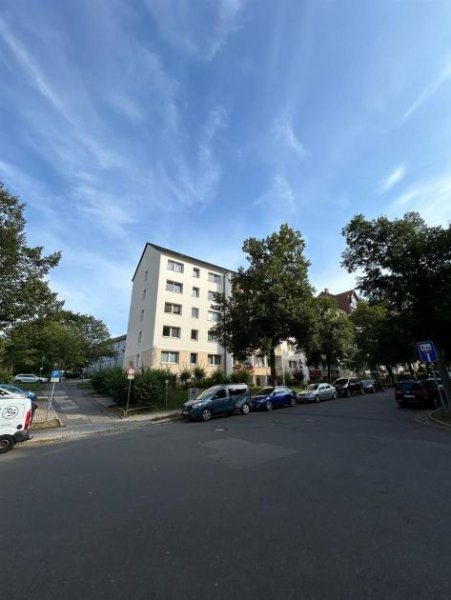 Chemnitz Helle 4-Zi. mit großem Balkon & Laminat in ruhiger Lage! Wohnung mieten