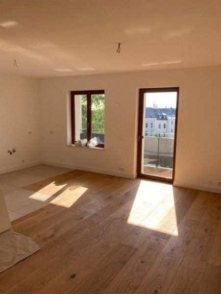 Chemnitz Hochwert. DG 3-Zi. mit Dusche Westbalkon, EBK & Parkett in Uni und-Zentrumsnähe! Wohnung mieten