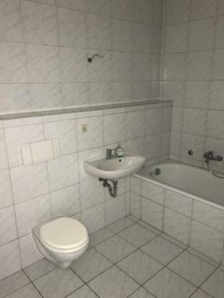 Chemnitz * Kleine 1,5-Zimmer mit Laminat, EBK, Wannenbad und Aufzug in Zentrumsnähe zum Toppreis! * Wohnung mieten