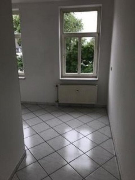 Chemnitz * Kleine 1,5-Zimmer mit Laminat, EBK, Wannenbad und Aufzug in Zentrumsnähe zum Toppreis! * Wohnung mieten