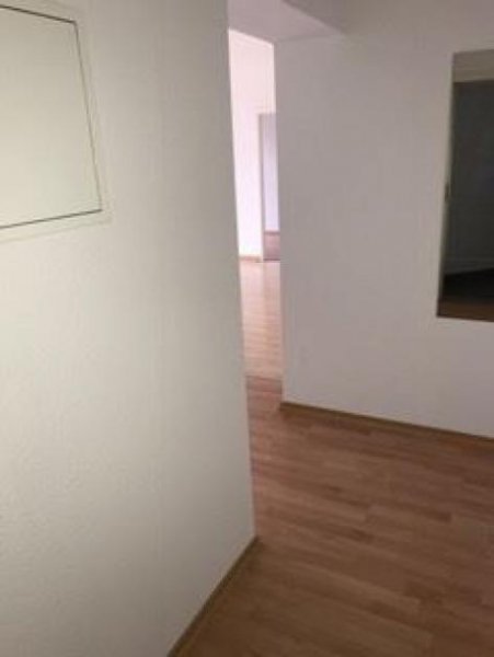 Chemnitz * Kleine 1,5-Zimmer mit Laminat, EBK, Wannenbad und Aufzug in Zentrumsnähe zum Toppreis! * Wohnung mieten