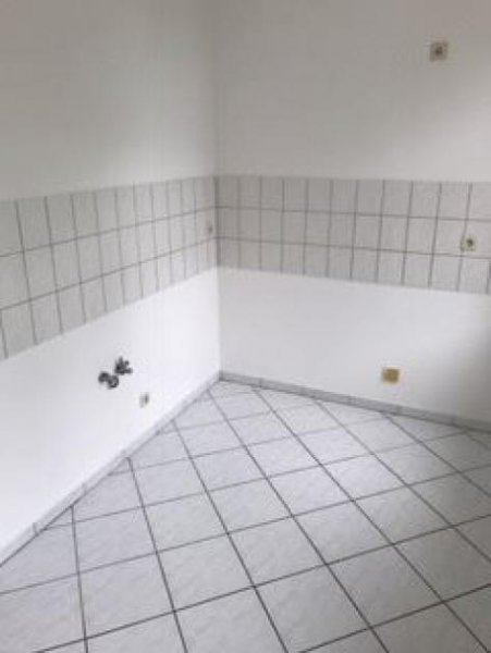Chemnitz * Kleine 1,5-Zimmer mit Laminat, EBK, Wannenbad und Aufzug in Zentrumsnähe zum Toppreis! * Wohnung mieten