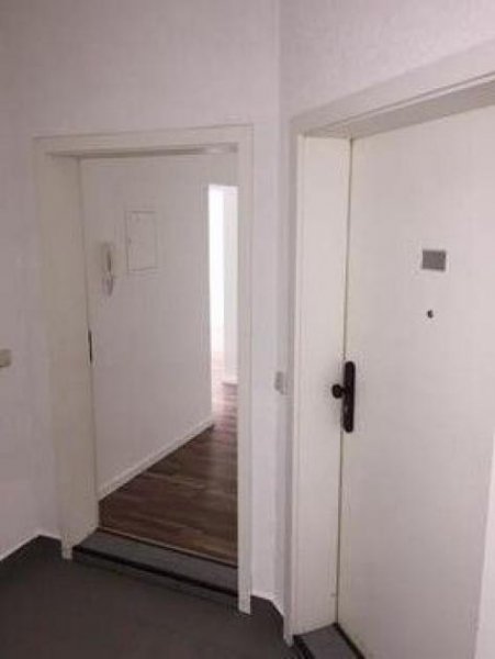 Chemnitz * Kleine 1,5-Zimmer mit Laminat, EBK, Wannenbad und Aufzug in Zentrumsnähe zum Toppreis! * Wohnung mieten