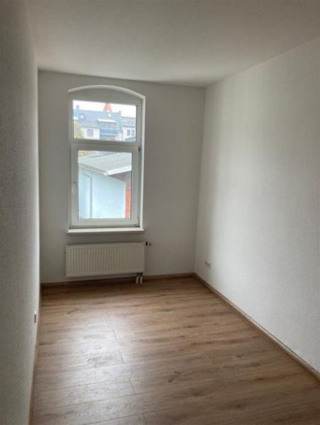 Chemnitz * Kompakte 3-Zimmer mit Balkon, Laminat und Wannenbad in Zentrumsnähe! * Stellplatz mgl. Wohnung mieten