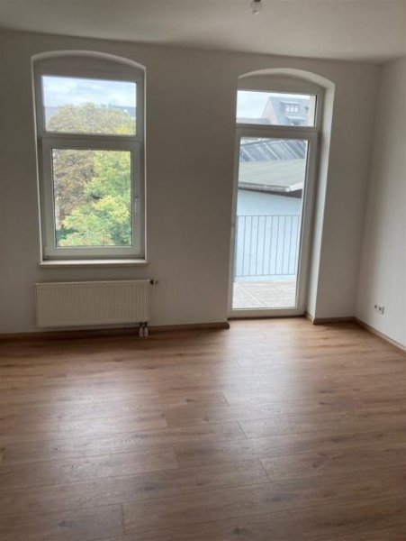 Chemnitz * Kompakte 3-Zimmer mit Balkon, Laminat und Wannenbad in Zentrumsnähe! * Stellplatz mgl. Wohnung mieten