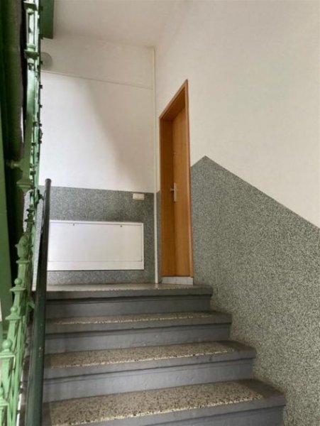 Chemnitz Kompakte DG 3-Zimmer mit neuem Laminat u. Wanne in Zentrumsnähe!
Stellplatz mgl. Wohnung mieten