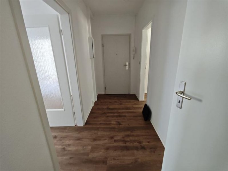 Chemnitz Neu renoviert! Helle 3-Zi. mit Balkon, Wanne & Laminat in ruhiger Lage! Wohnung mieten