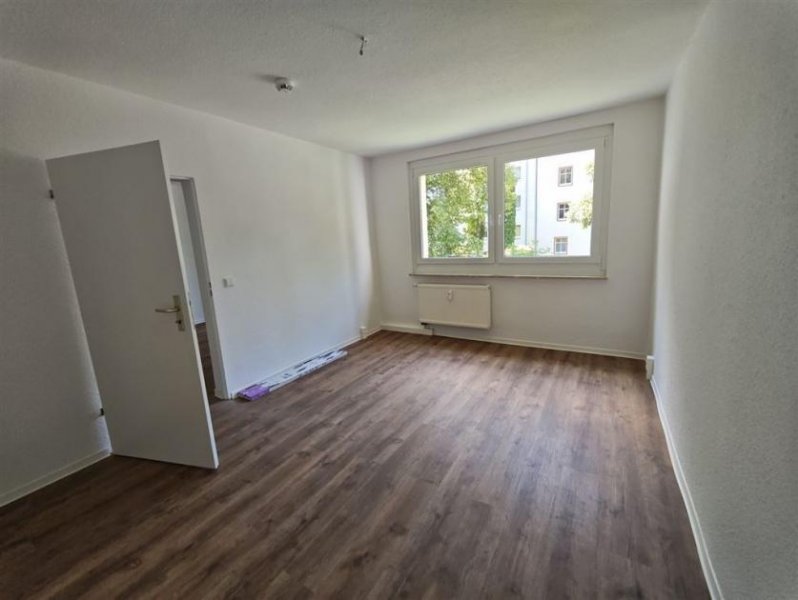 Chemnitz Neu renoviert! Helle 3-Zi. mit Balkon, Wanne & Laminat in ruhiger Lage! Wohnung mieten