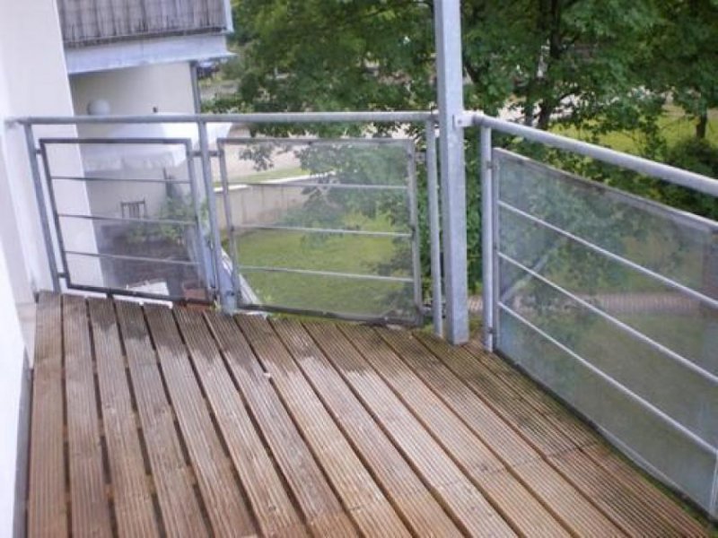 Chemnitz Neurenoviert! * Großzügige 2-Zimmer mit Laminat, Balkon und Wanne in ruhiger Lage! * Wohnung mieten