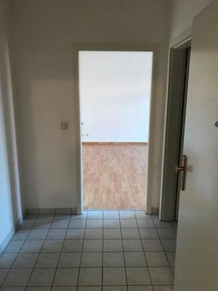 Chemnitz Ruhige 1-Zimmer mit Laminat, Balkon und Dusche in Zentrumsnähe zum Toppreis! Wohnung mieten