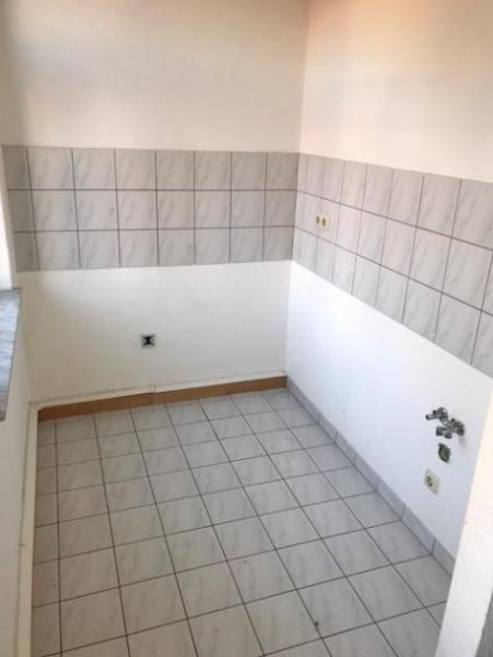 Chemnitz Ruhige 1-Zimmer mit Laminat, Balkon und Dusche in Zentrumsnähe zum Toppreis! Wohnung mieten