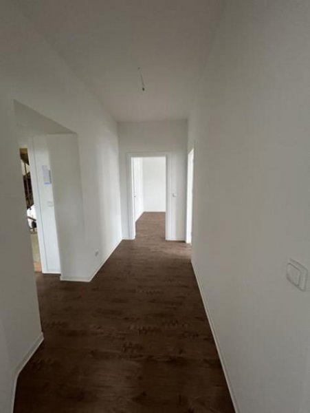 Chemnitz Zweitbezug nach San.! Kompakte 3-Zi. mit Einbauküche, Lam., Lift u. Wanne! Wohnung mieten