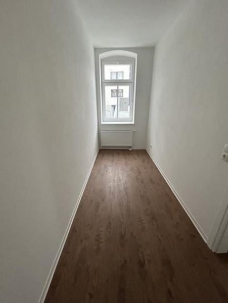 Chemnitz Zweitbezug nach San.! Kompakte 3-Zi mit EBK, Laminat, offener Küche und Wanne Wohnung mieten