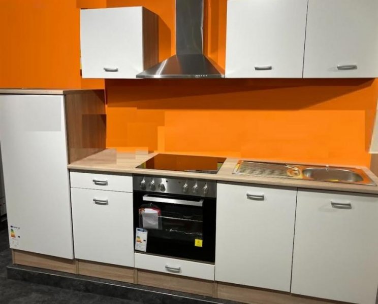 Chemnitz Zweitbezug nach San.! Kompakte 3-Zi mit EBK, Laminat, offener Küche und Wanne Wohnung mieten