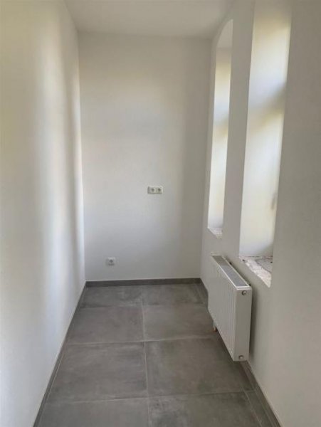 Chemnitz Zweitbezug nach San.! Große3-Zi. mit Einbauküche, Laminat, Lift, Balkon und Wanne! Wohnung mieten
