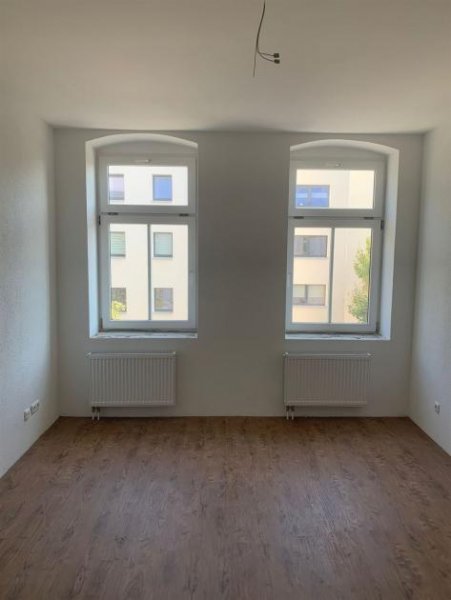 Chemnitz Zweitbezug nach San.! Große3-Zi. mit Einbauküche, Laminat, Lift, Balkon und Wanne! Wohnung mieten