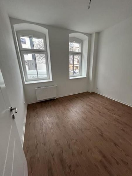 Chemnitz Zweitbezug nach San.! Kompakte 3-Zi mit EBK, Laminat, offener Küche und Wanne Wohnung mieten