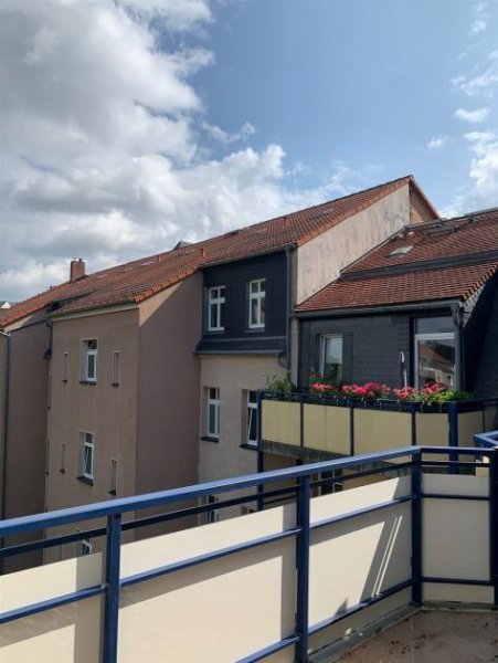 Chemnitz DG 3-Zimmer mit Balkon, Wanne, Abstellraum und Laminat in ruhiger Lage! EBK mgl. Wohnung mieten