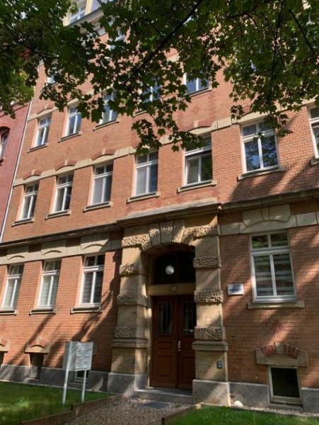 Chemnitz DG 3-Zimmer mit Balkon, Wanne, Abstellraum und Laminat in ruhiger Lage! EBK mgl. Wohnung mieten