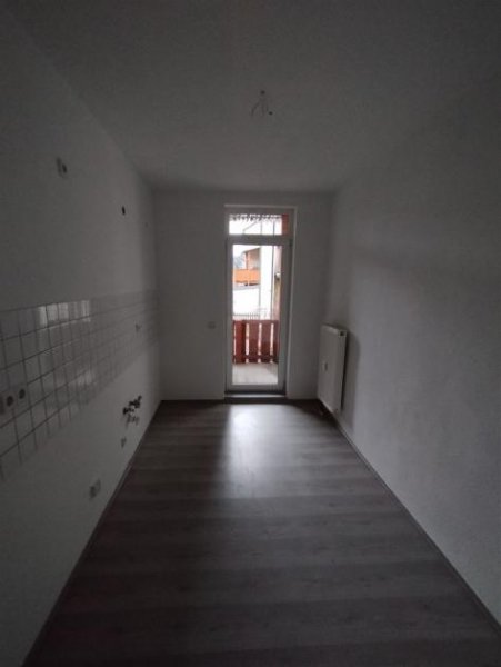 Chemnitz Gemütliche 3-Zimmer mit Laminat, Balkon und Wannenbad in ruhiger Lage Wohnung mieten