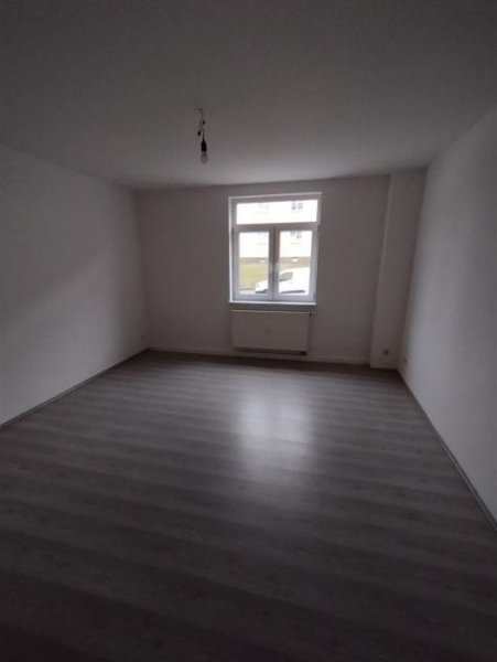 Chemnitz Gemütliche 3-Zimmer mit Laminat, Balkon und Wannenbad in ruhiger Lage Wohnung mieten