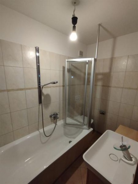 Chemnitz Gemütliche 3-Zimmer mit Laminat, Balkon und Wannenbad in ruhiger Lage Wohnung mieten