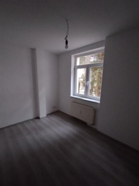 Chemnitz Gemütliche 3-Zimmer mit Laminat, Balkon und Wannenbad in ruhiger Lage Wohnung mieten