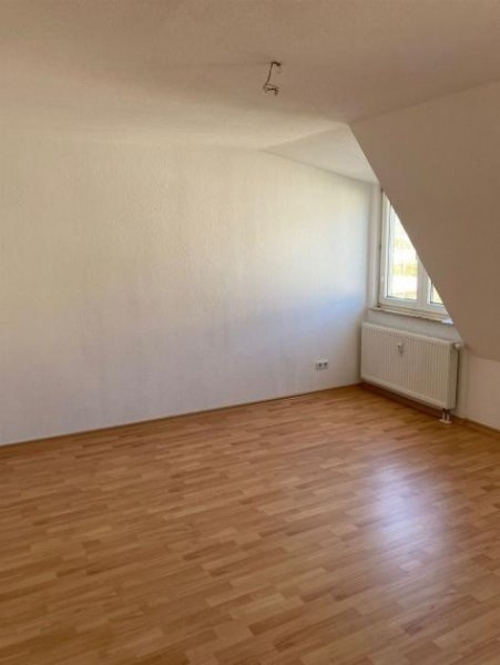 Chemnitz Gemütliche DG 3-Zimmer mit Balkon, Laminat, Wanne und offener Küche in guter Lage! Wohnung mieten