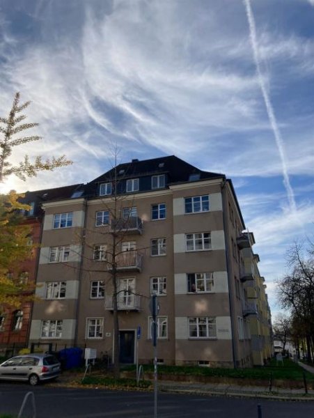 Chemnitz Gemütliche DG 3-Zimmer mit Balkon, Laminat, Wanne und offener Küche in guter Lage! Wohnung mieten