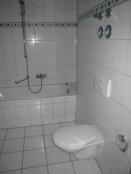 Chemnitz Große 2-Zimmer mit Laminat, Wannenbad, Stellplatz und Balkon in ruhiger Lage! Wohnung mieten